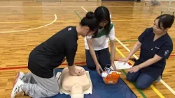 High School Students in Otsu Learn CPR to Save Lives in Emergencies
