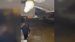 Σκιάθος: Πλημμύρισαν δρόμοι από την κακοκαιρία – Μετατράπηκαν σε χειμάρρους